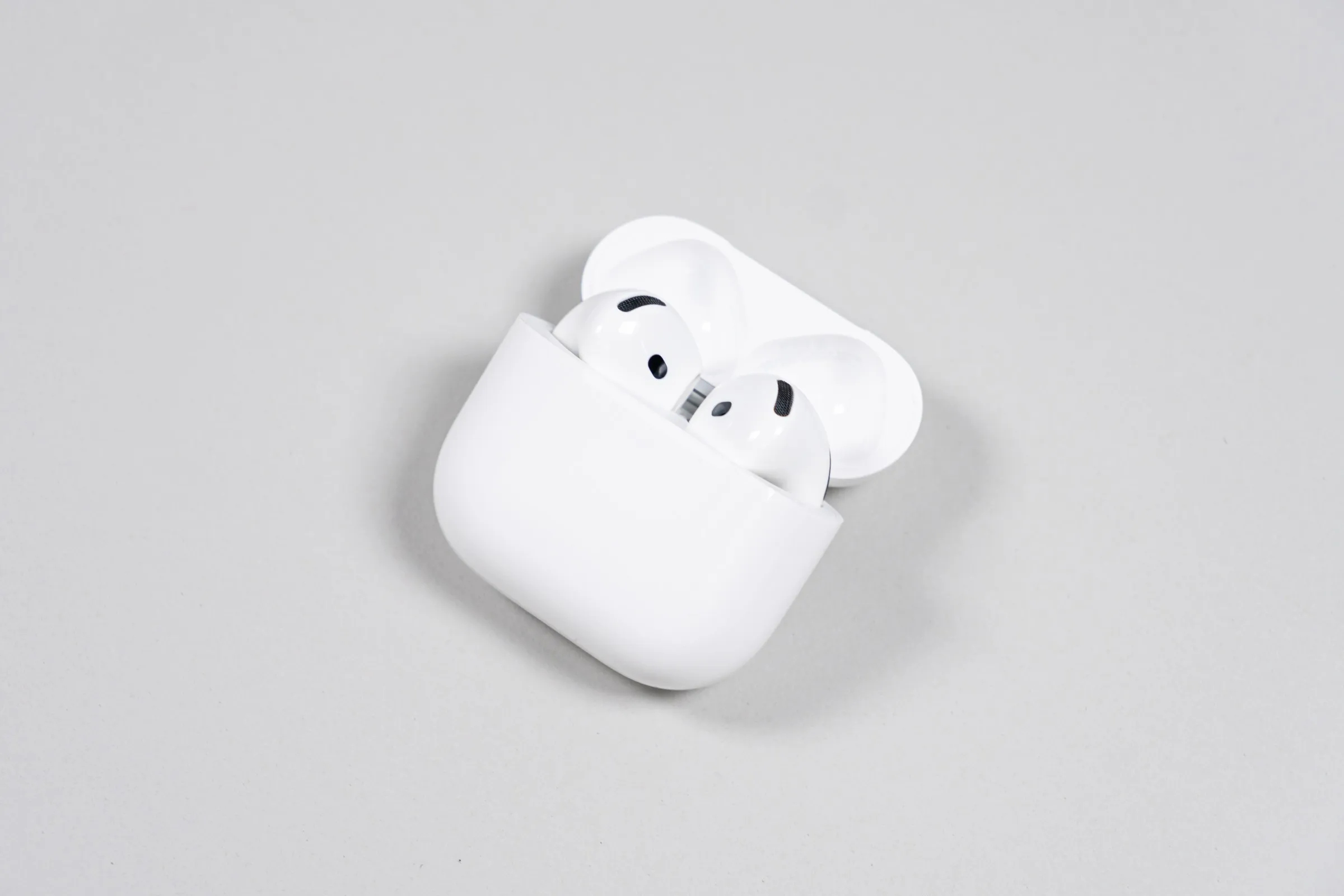 Apple AirPods 5(ワイヤレス充電ケース付き)